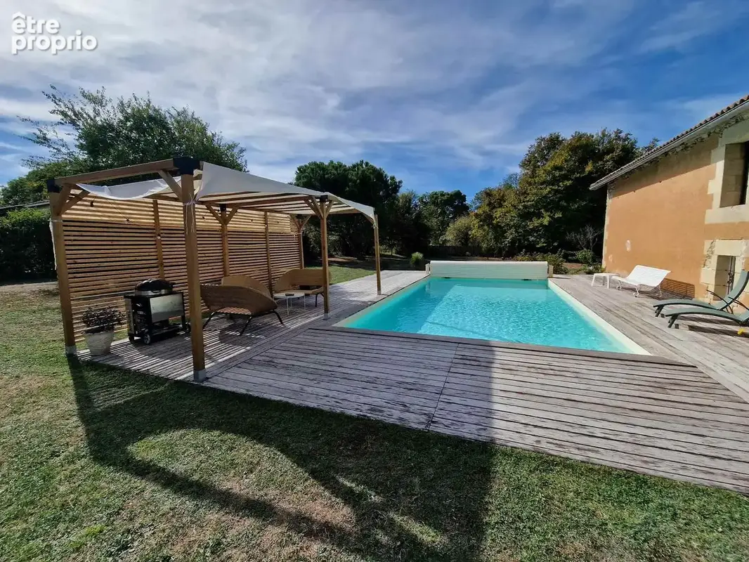 Belle rénovation pour cette maison en pierre avec psicine et dépendances sur terrain de 9343m2 - photo 8