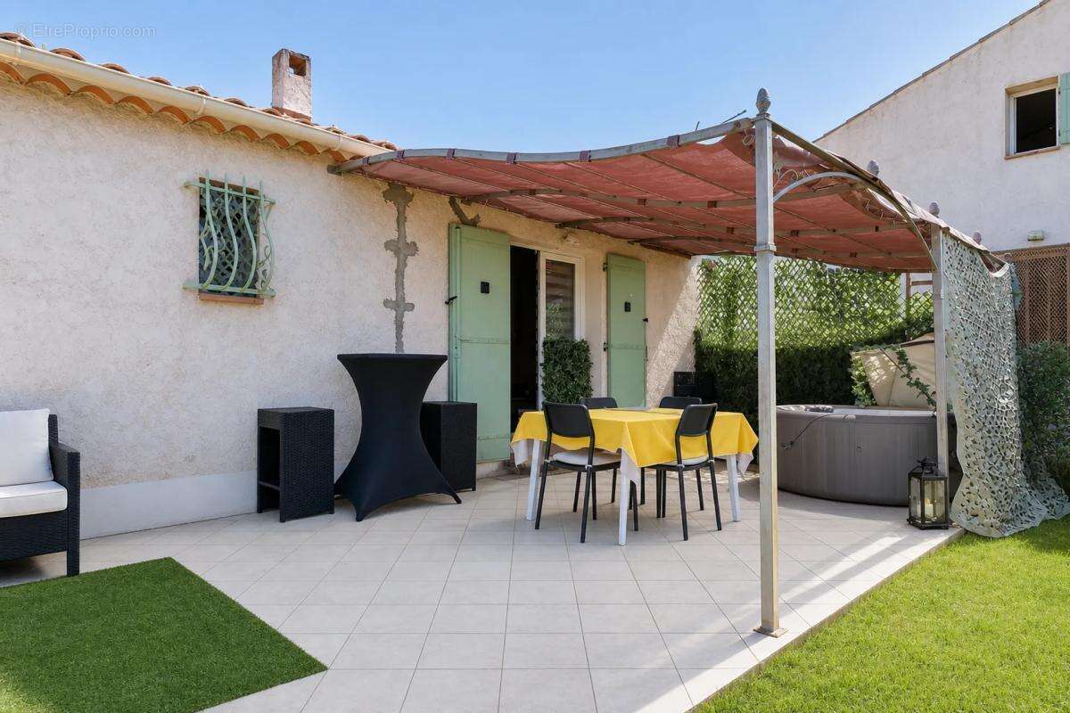 Maison à POURRIERES