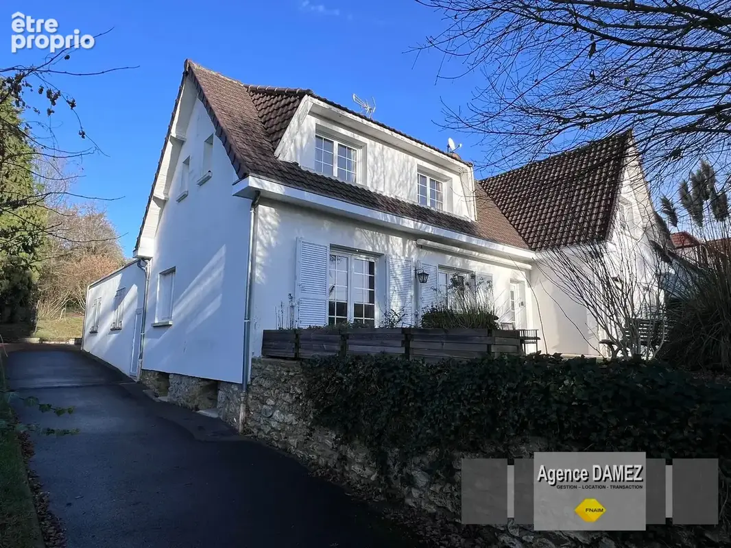 Maison de 8 pièces à 4 minutes de Dourdan, 200 m² avec sous-sol, garage, et grand terrain de 1723 m² - photo 4