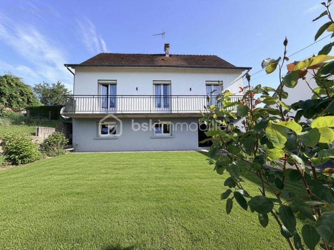 Maison à MAGNAC-BOURG