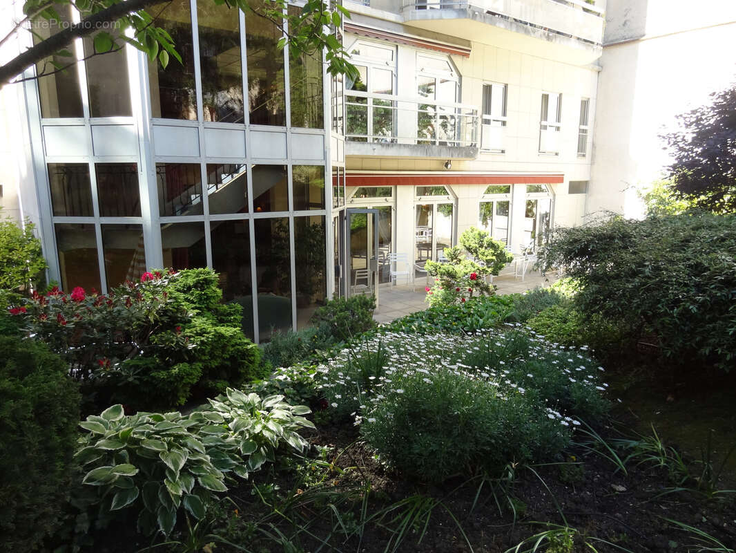 Appartement pour seniors 2 pièces de 49m2 à Paris 15ème Hespérides - photo 2