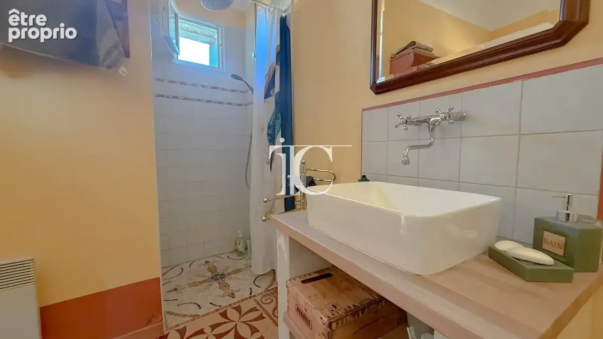 Charmante maison en pierre avec cour et dépendances - photo 8