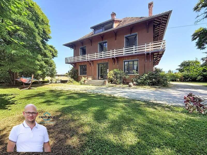 Maison à vendre 7 pièces à LE PONT DE BEAUVOISIN  (38) - 214m2 habitable sur plus de 1800m2 de terrain - photo 2