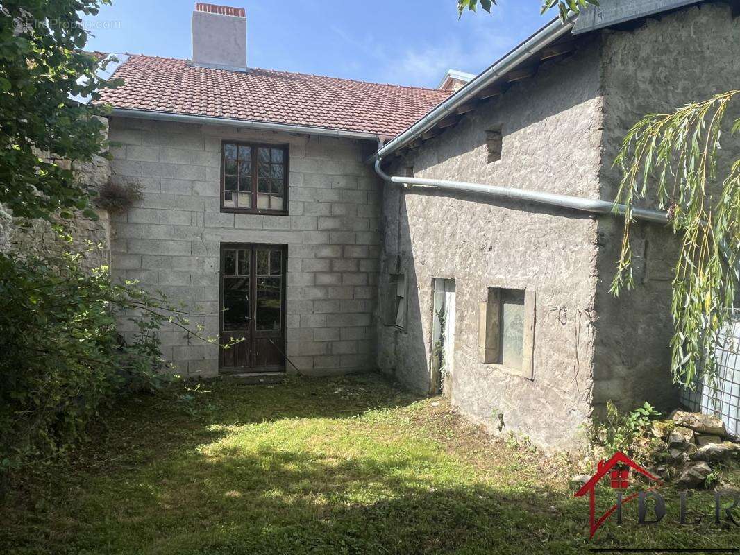 Maison à NEUVELLE-LES-VOISEY