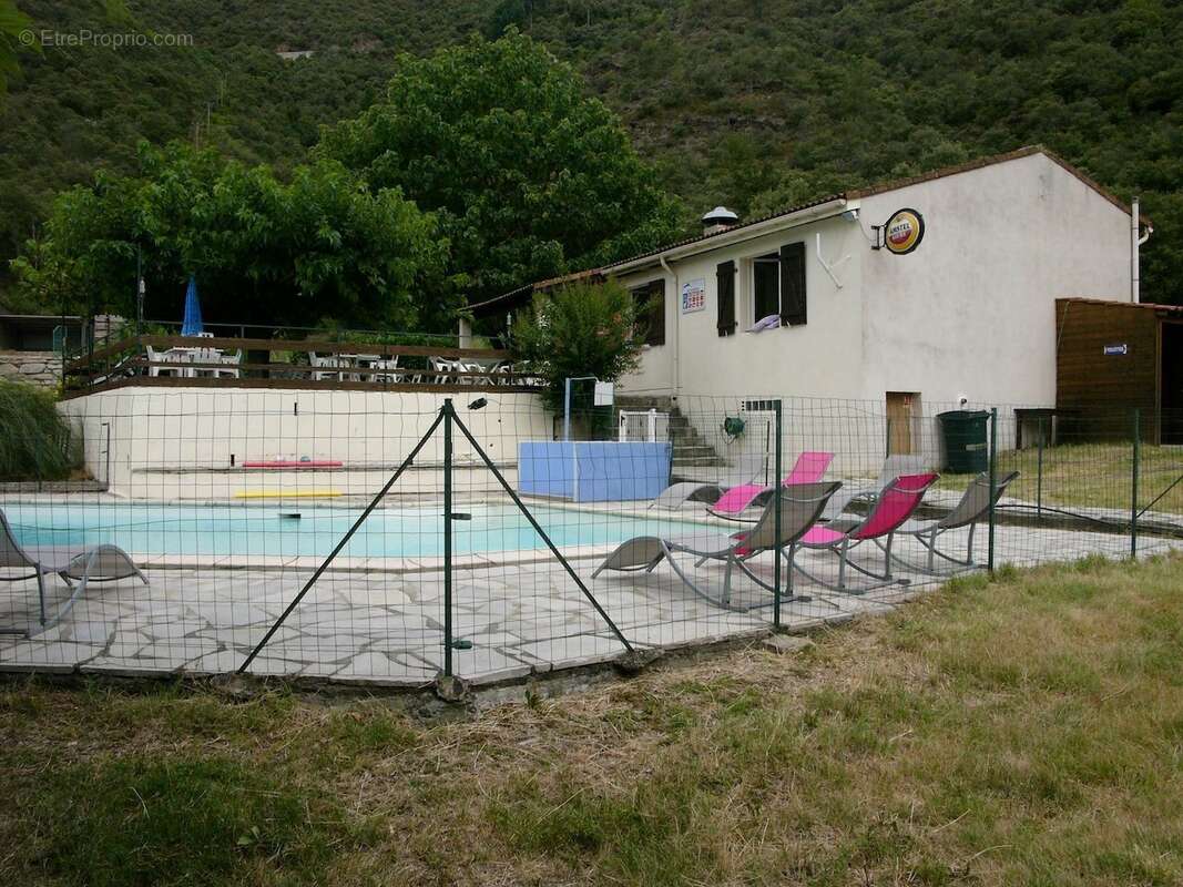 Villa plain pied avec grand terrain et piscine bord ee riviere - photo 4