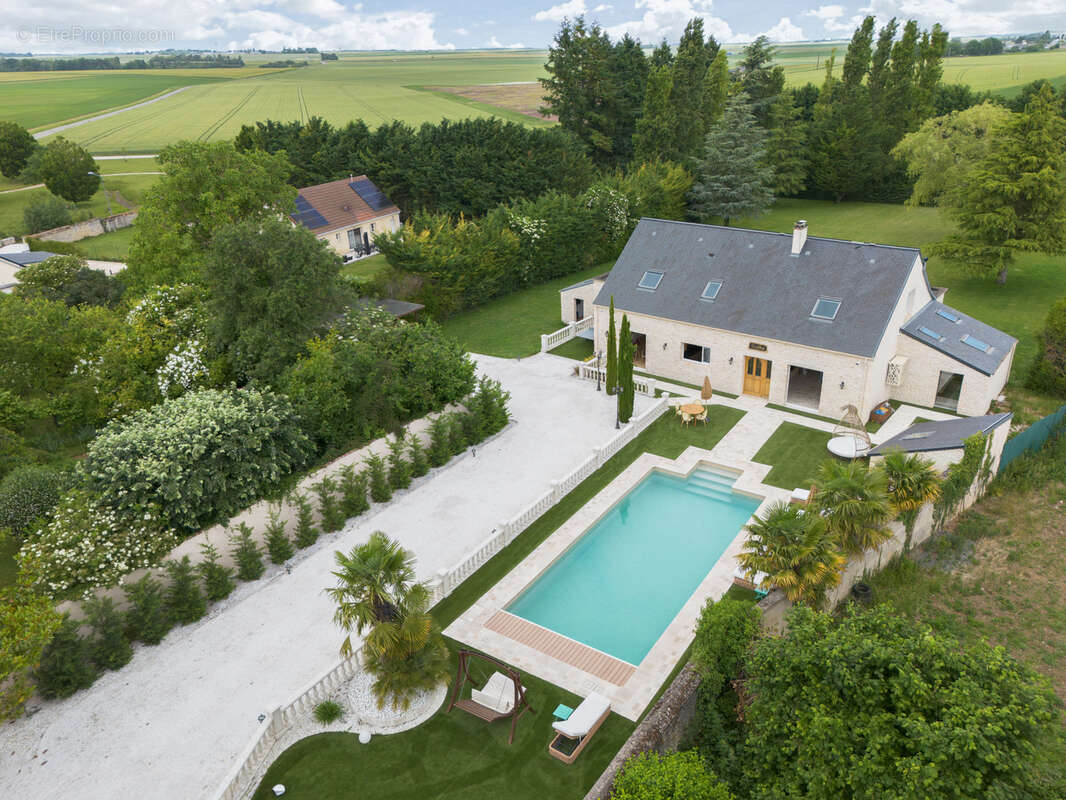 Maison à TILLAY-LE-PENEUX