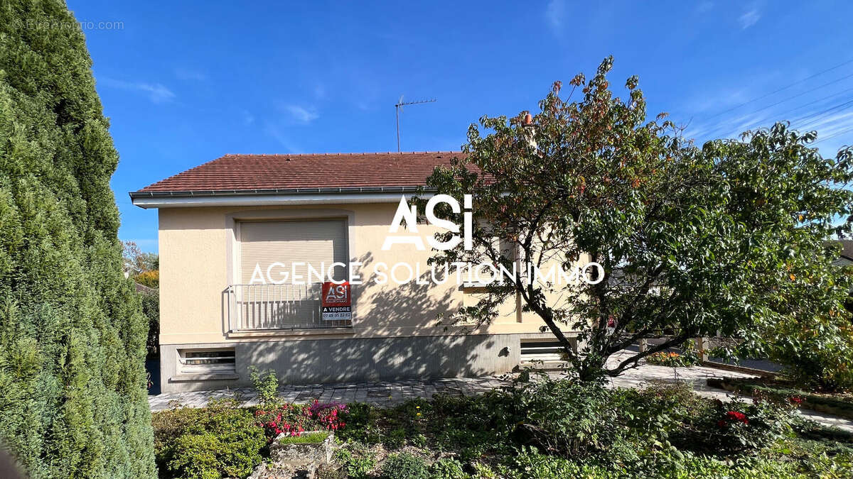 Maison à VILLAINES-LA-JUHEL