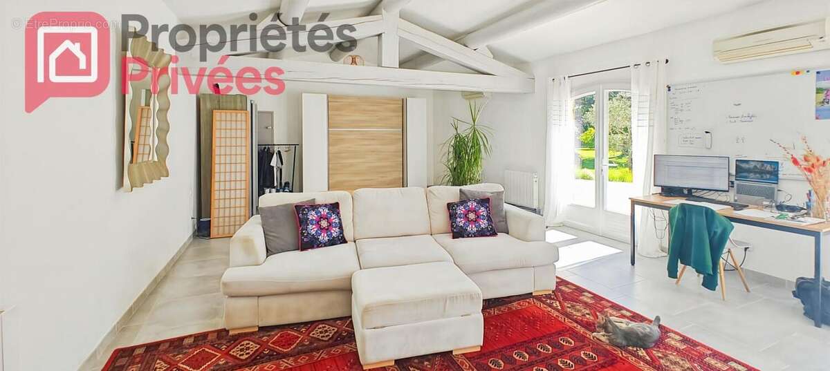 Maison à MOURIES