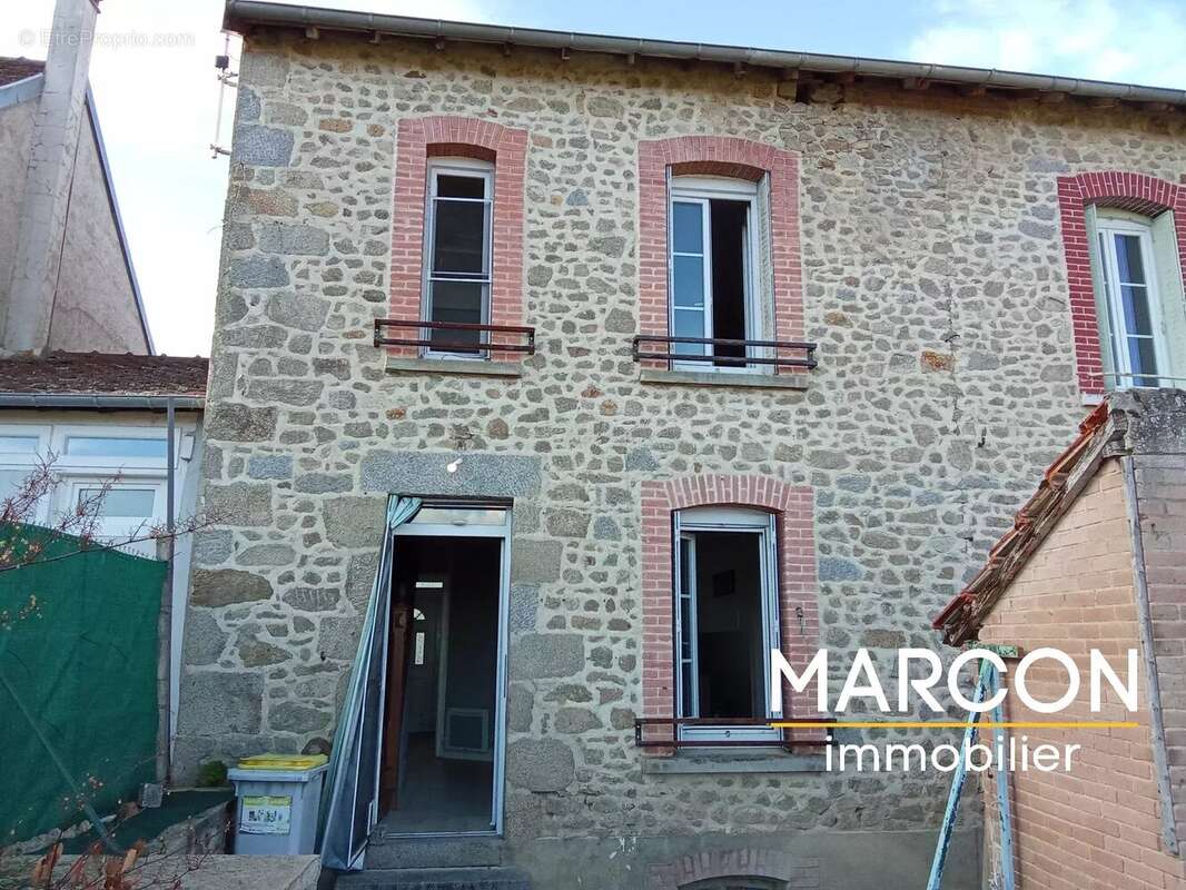 Maison à SAINTE-FEYRE