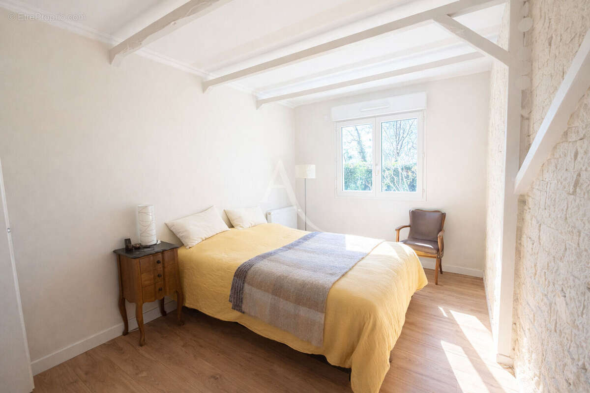 Appartement - 3 pièces - 74 m2 - jardin de 95m2 - box - PMR - photo 5