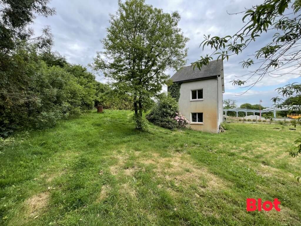Maison à ERCE-EN-LAMEE