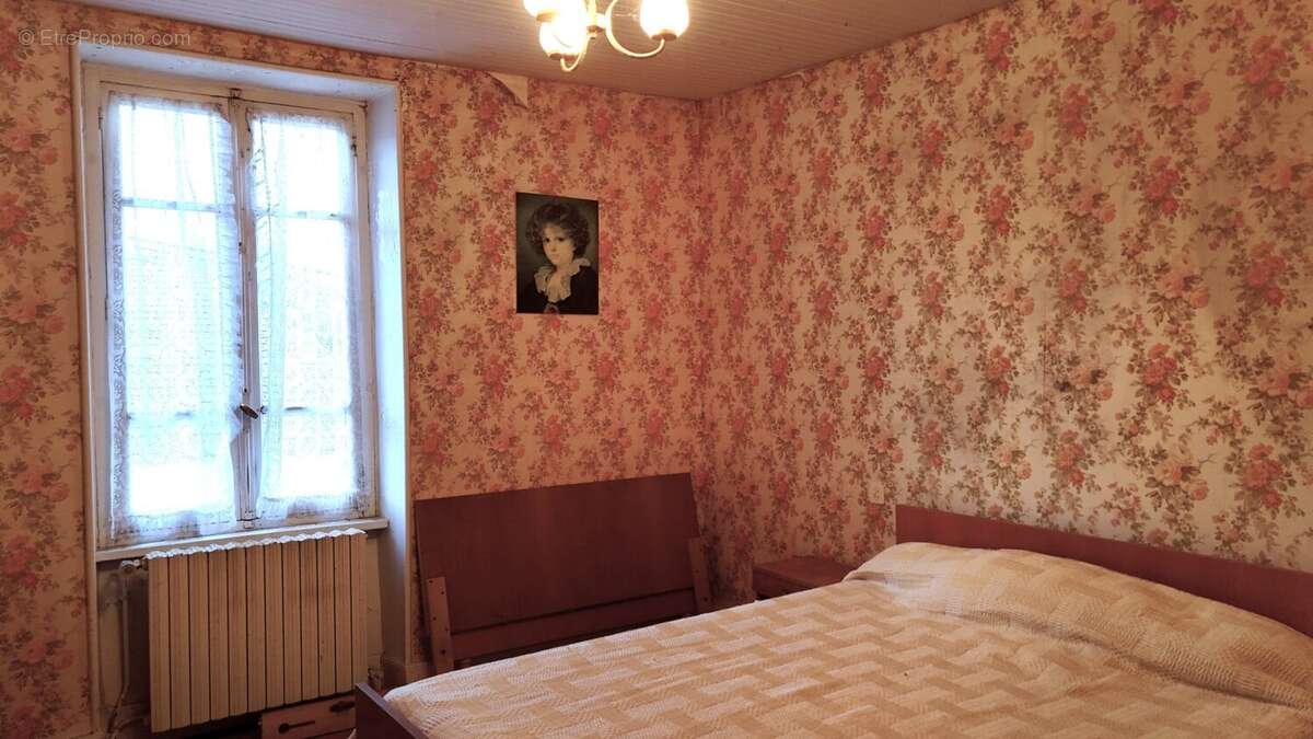 Maison à ECHASSIERES