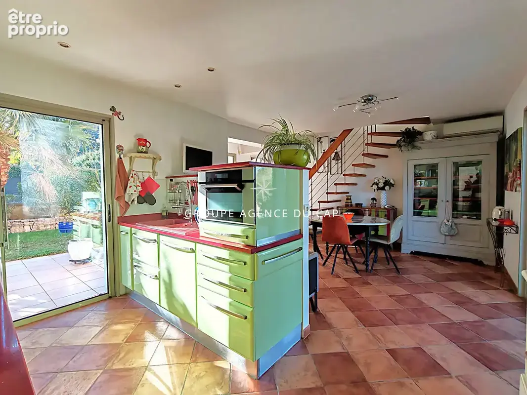A vendre villa 7 pieces 4 chambres piscine appartement independant proche centre ville et bord de mer a saint aygulf - photo 8