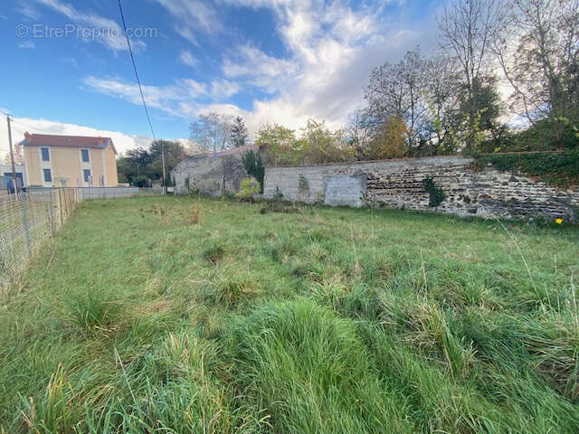 Terrain à ENTRAIGUES