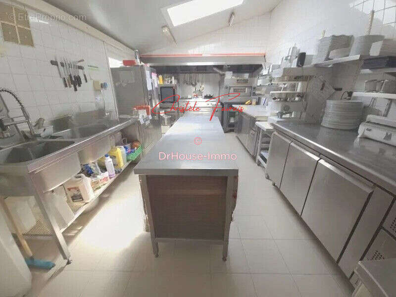 Commerce à LOUVIGNE-DU-DESERT