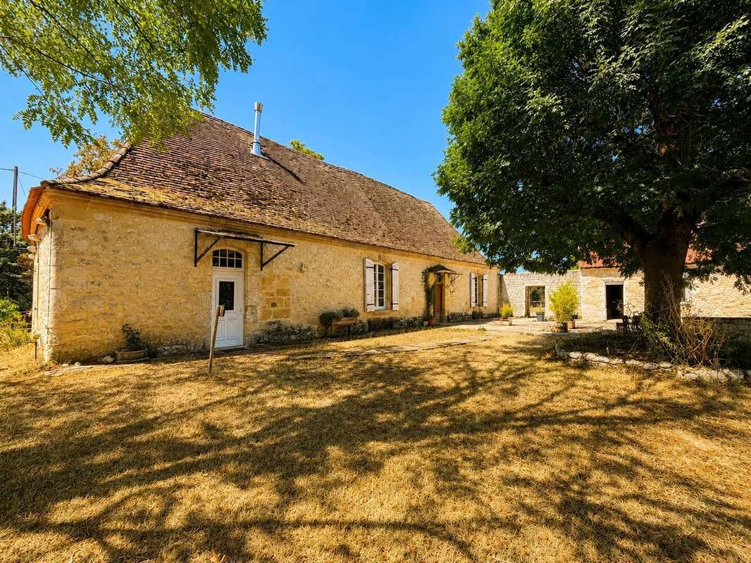 Propriété de caractère en pierres – Domaine équestre sur près de 6 hectares - photo 3