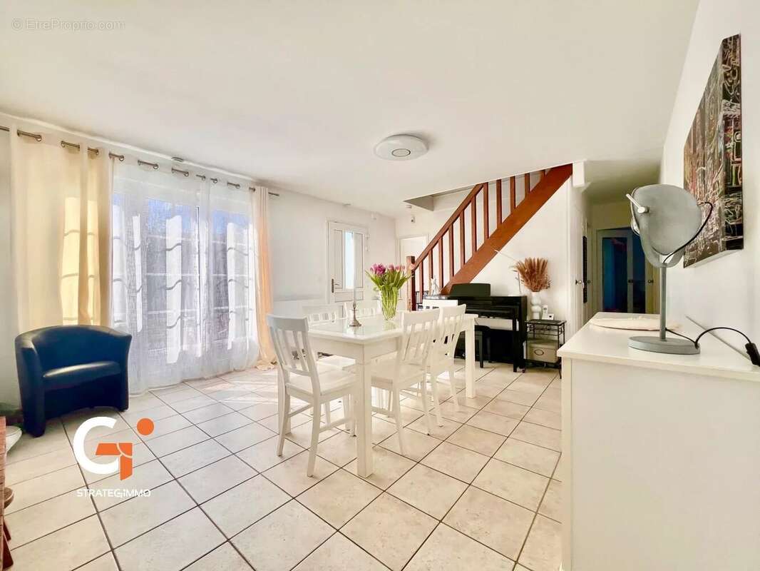 Maison à SAINT-ETIENNE-DU-ROUVRAY