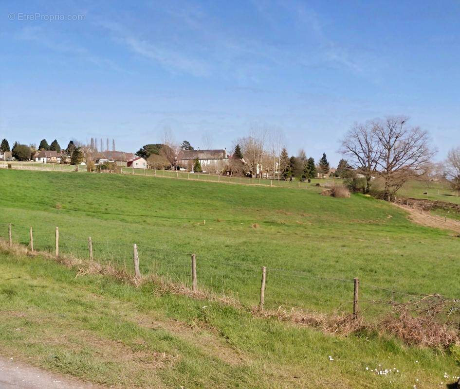 Terrain à PEYRIGNAC