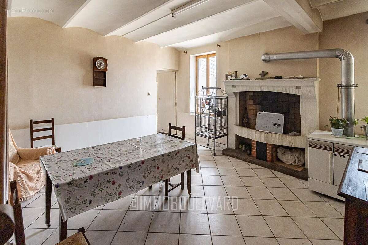 Maison à AUZANCES
