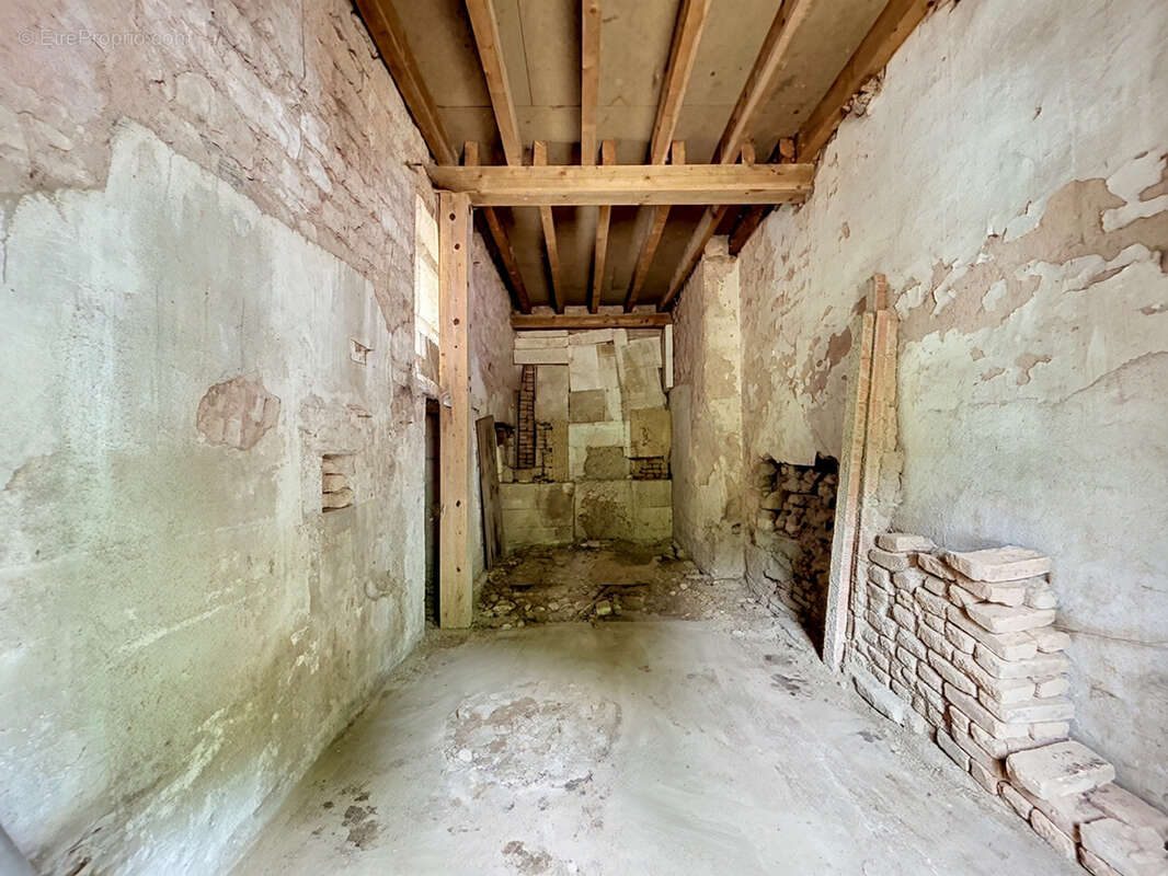 Bâtiment de 600 m2 et 25,44 ares - photo 6