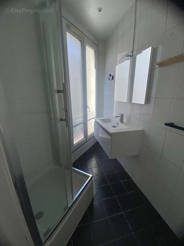 Paris 17e - Épinettes - Charmant 2 pièces lumineux 41 m² - Immeuble ancien - photo 8