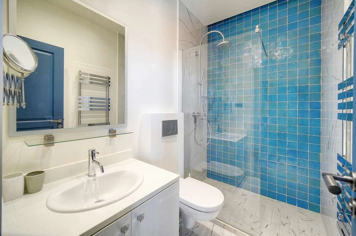 4 pièces rénové – Immeuble Bourgeois Cannes Centre – Prestations luxueuses - photo 16