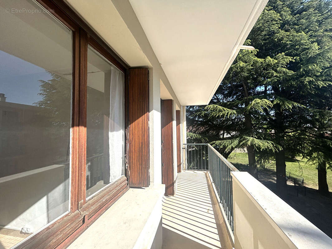 Appartement à FRESNES