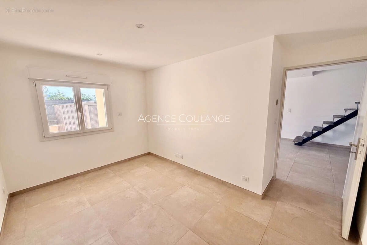 Maison à SAINT-CYR-SUR-MER