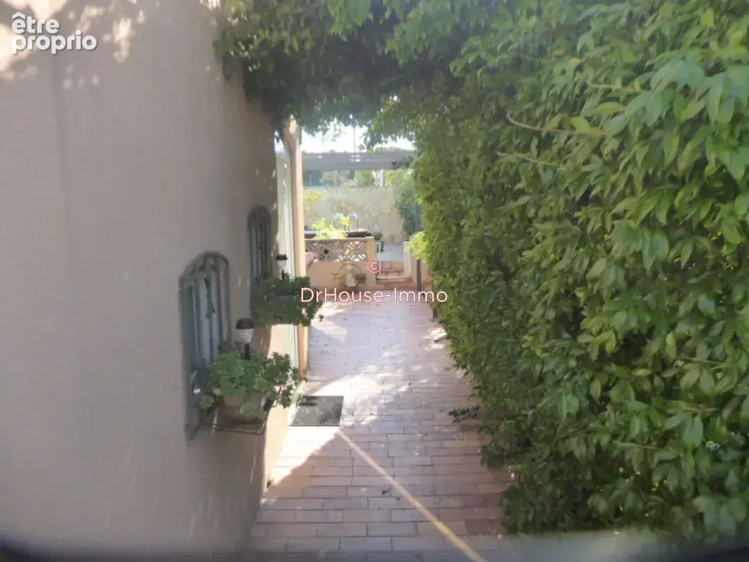Maison 139 m² à Saint-Mitre-Les-Remparts  - photo 6
