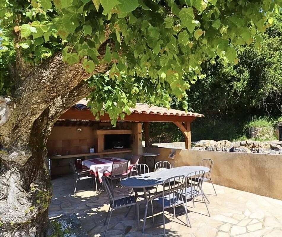 Maison à COTIGNAC
