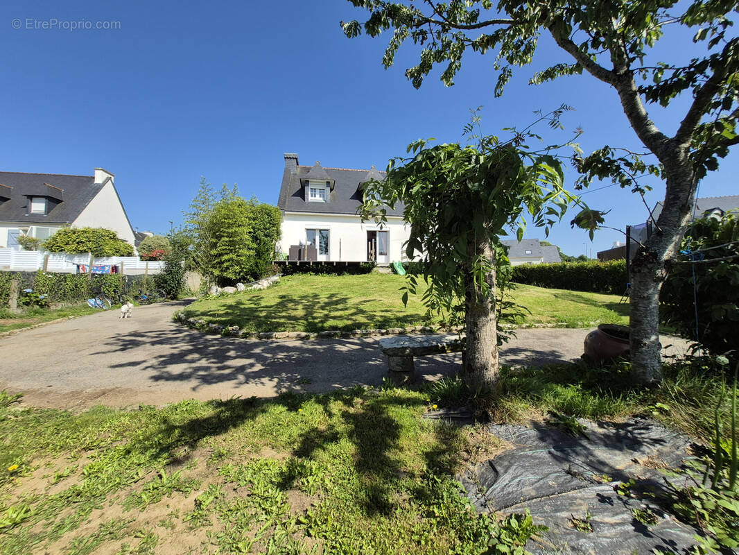 Maison à TREGOUREZ