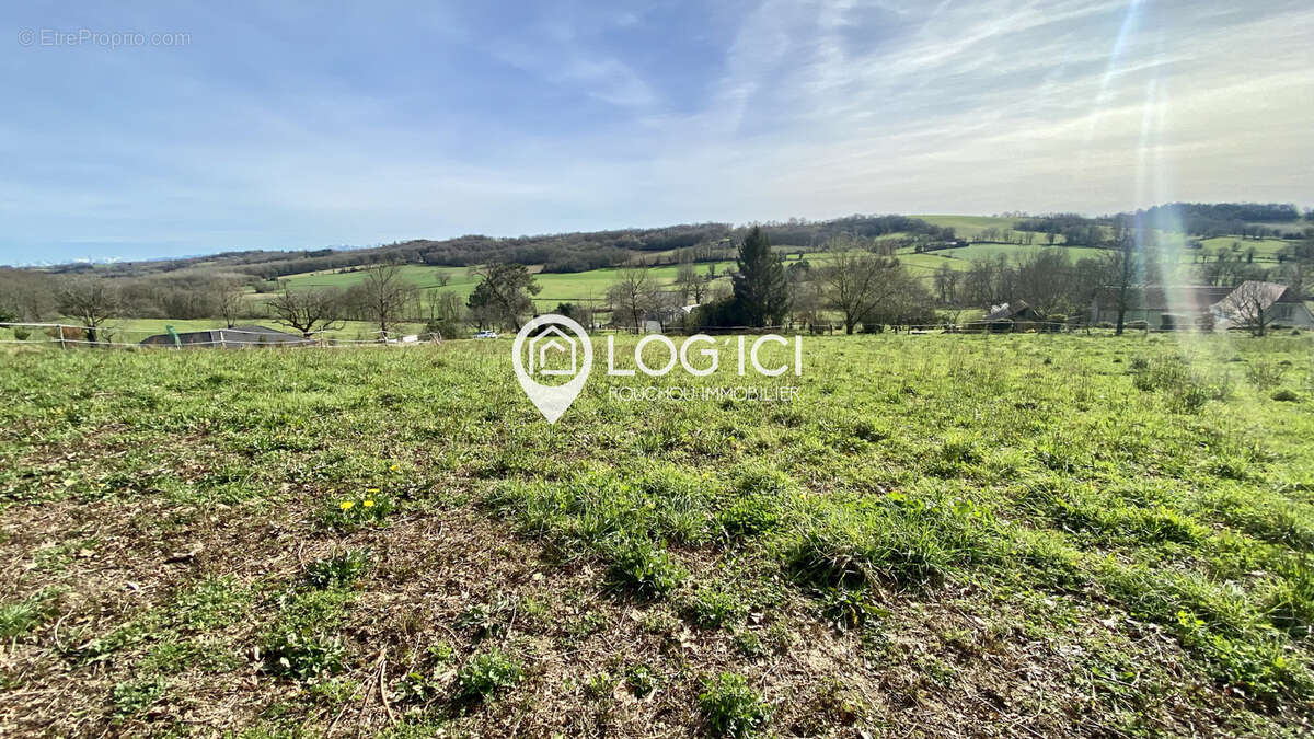 Terrain à CASTILLON(CANTON D'ARTHEZ-DE-BEARN)