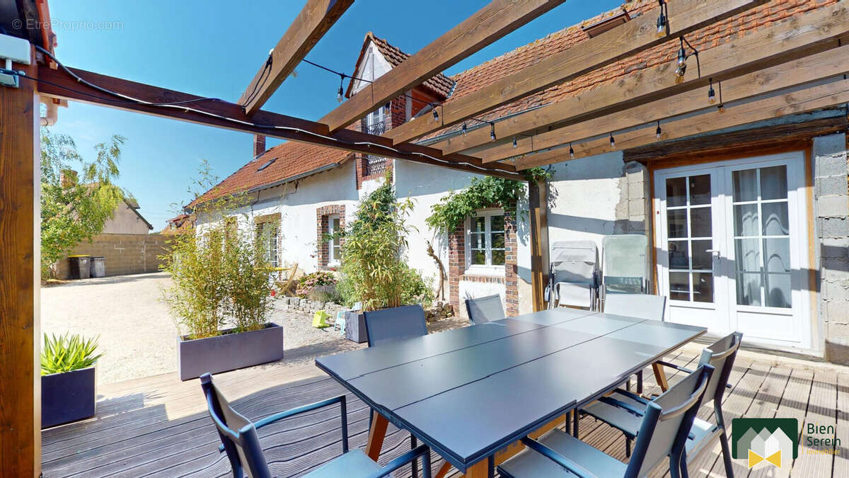 Terrasse - Maison à FRESNAY-LE-GILMERT