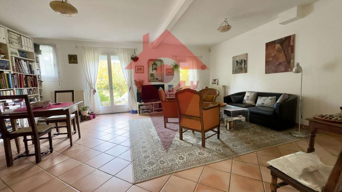 Maison familiale avec jardin, 4 chambres et fort potentiel - photo 2