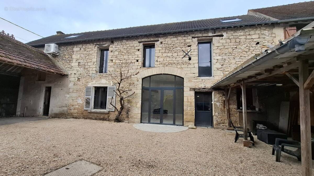 Maison à GOMMECOURT
