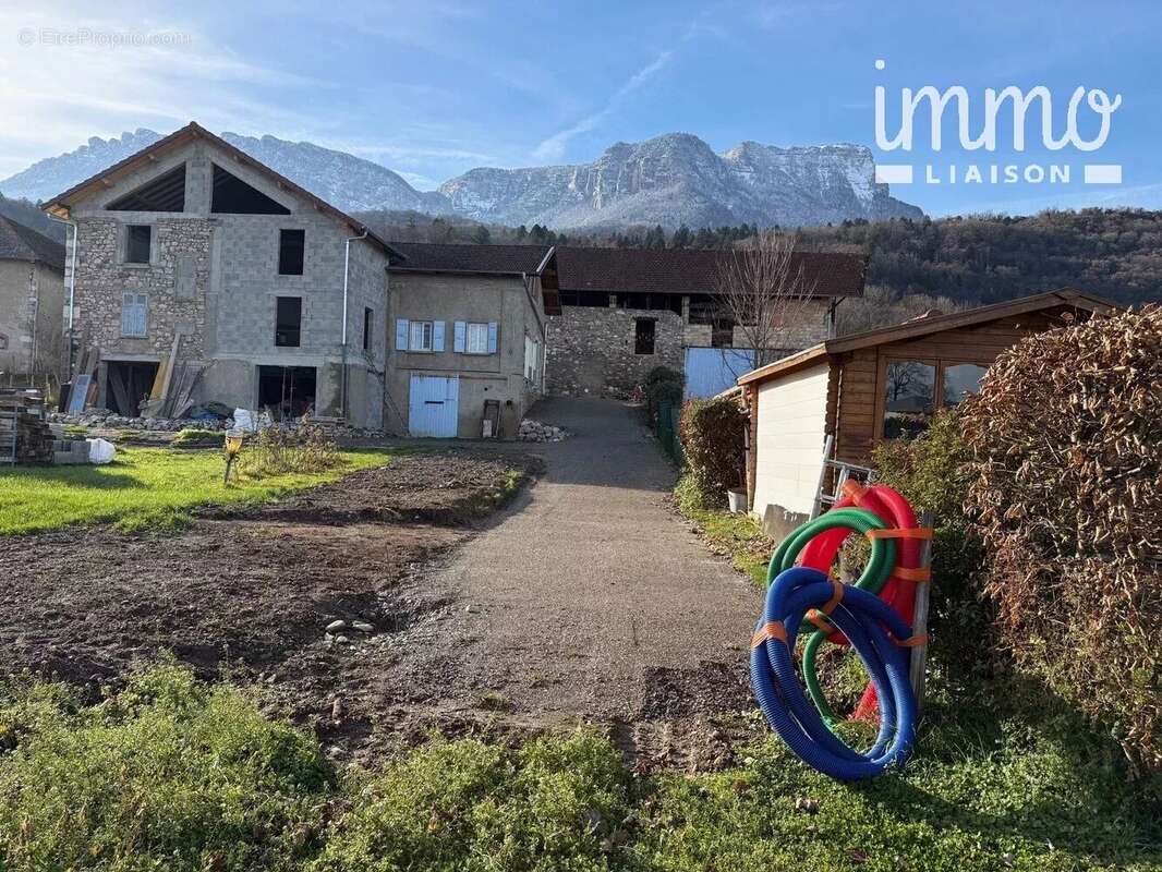 Terrain à CHAPAREILLAN