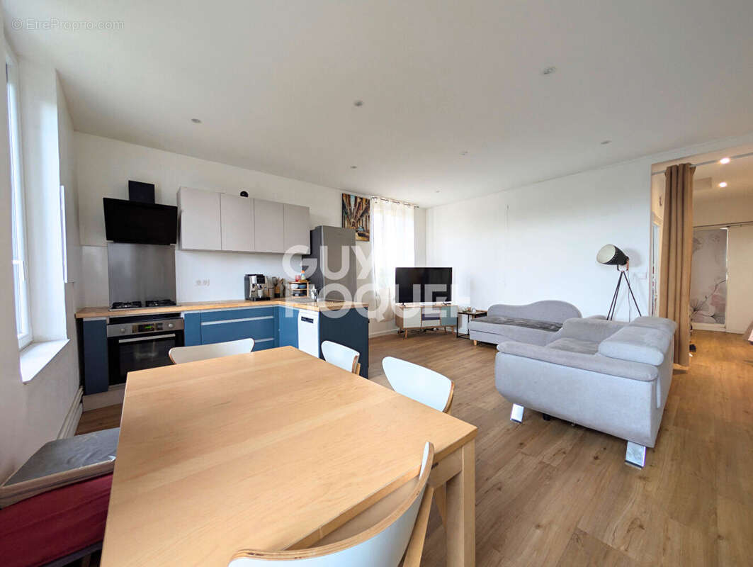 Appartement à DECINES-CHARPIEU