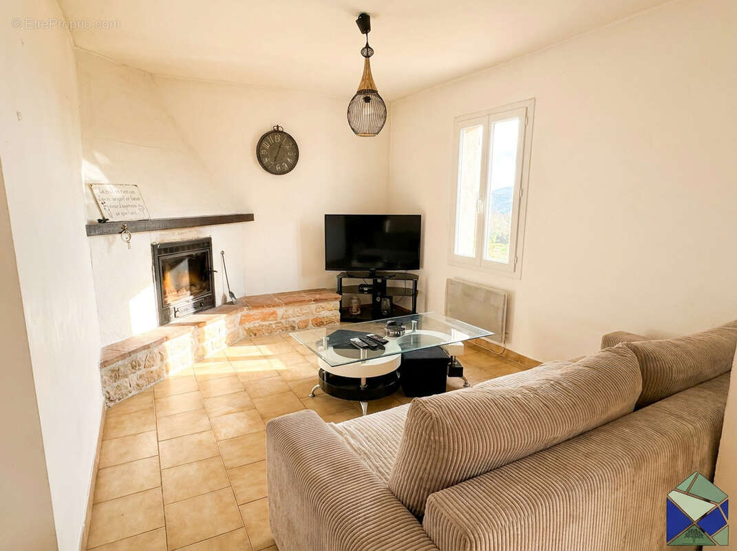 Maison T3/T4 à rénover à Cotignac   Beau potentiel - photo 3