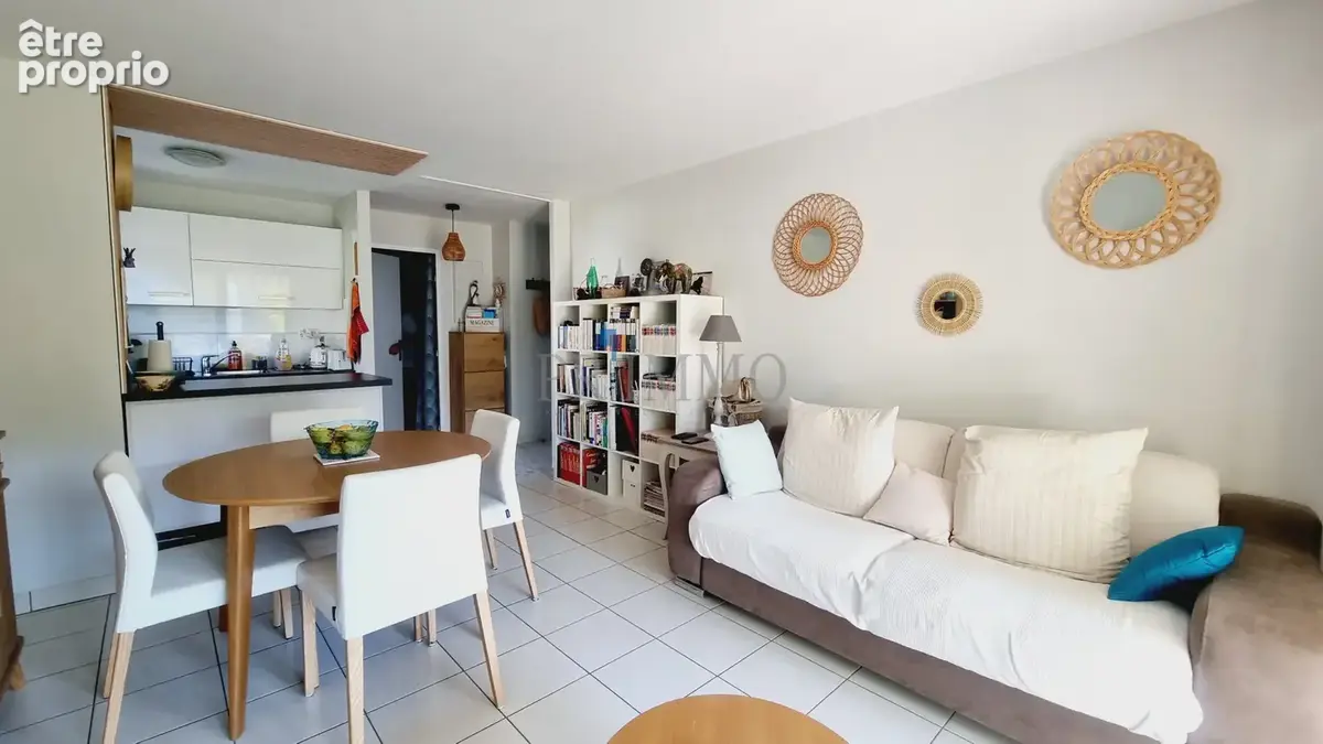 Boulouris   plein cœur   superbe 2 pièces rénové avec garage - photo 4