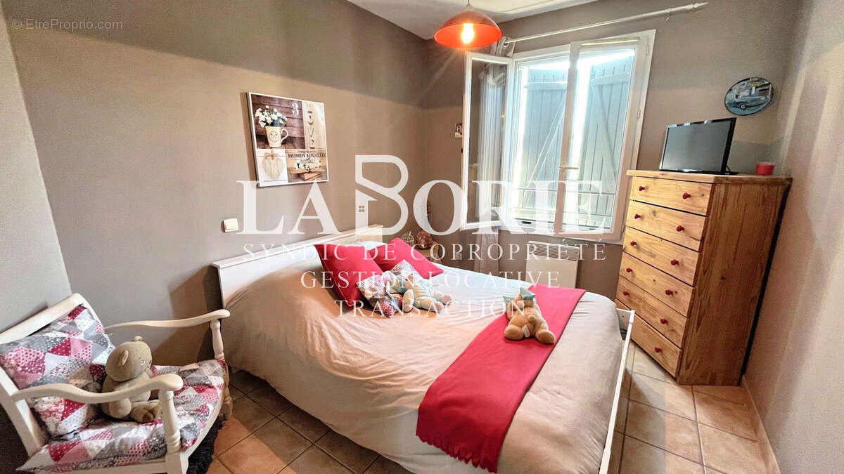 À Rochefort-Du-Gard (30), villa de 98 m2 avec piscine sur terrain de 529 m2 - photo 10