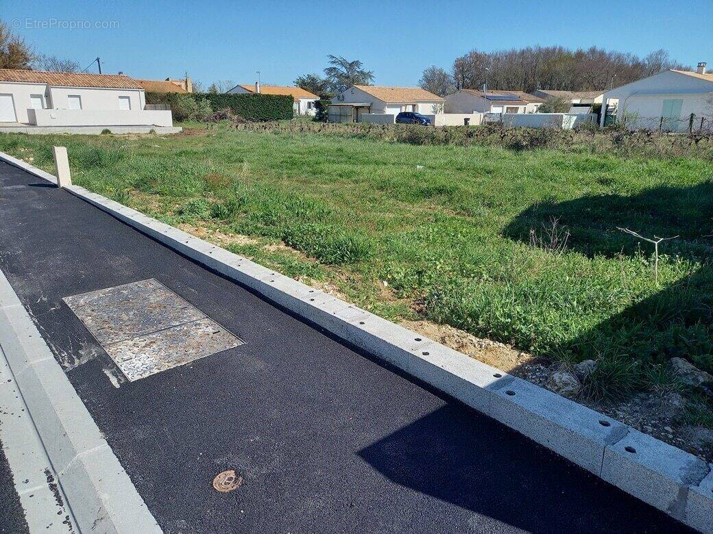 Terrain à SAUJON