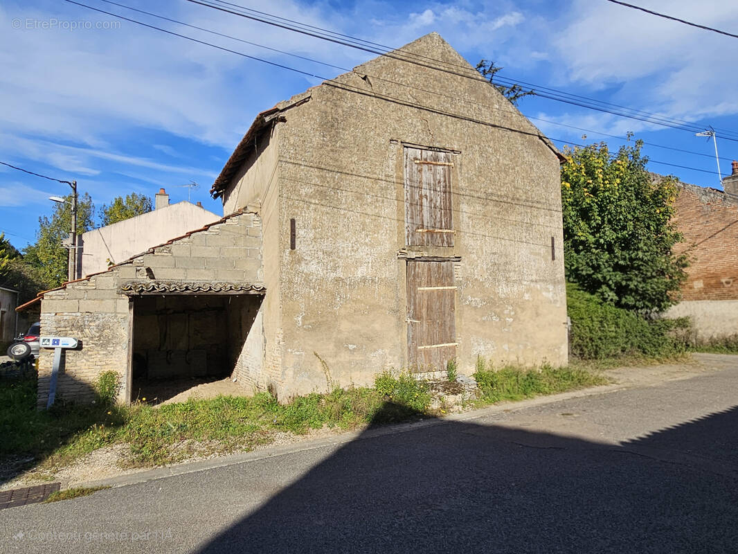 Parking à LES BORDES