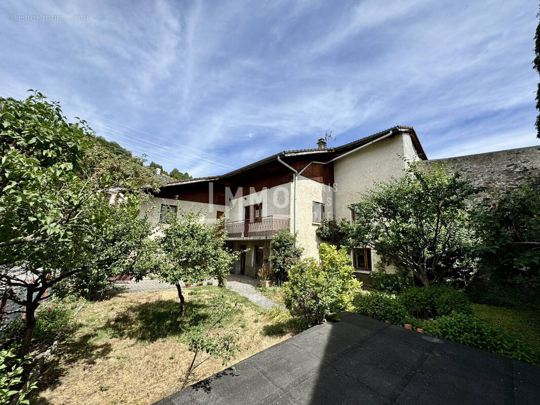 Maison à LES CHAPELLES