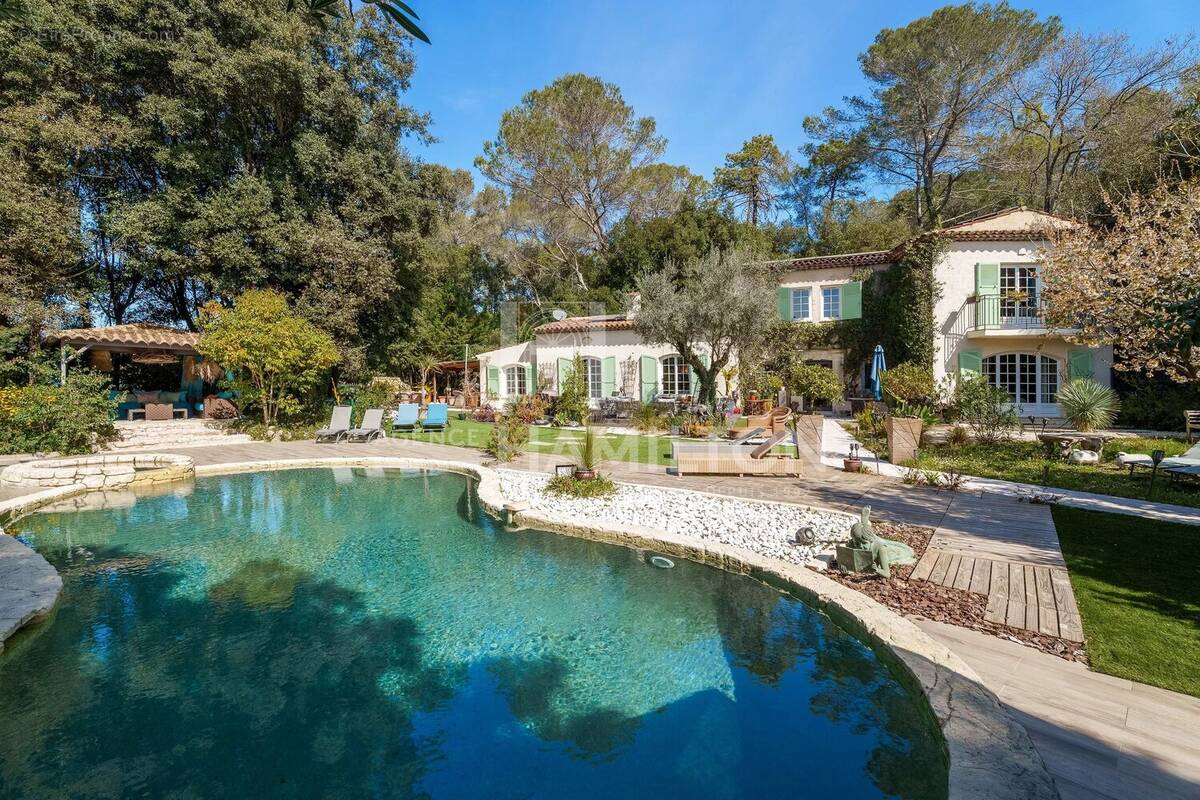 Maison à ROQUEFORT-LES-PINS