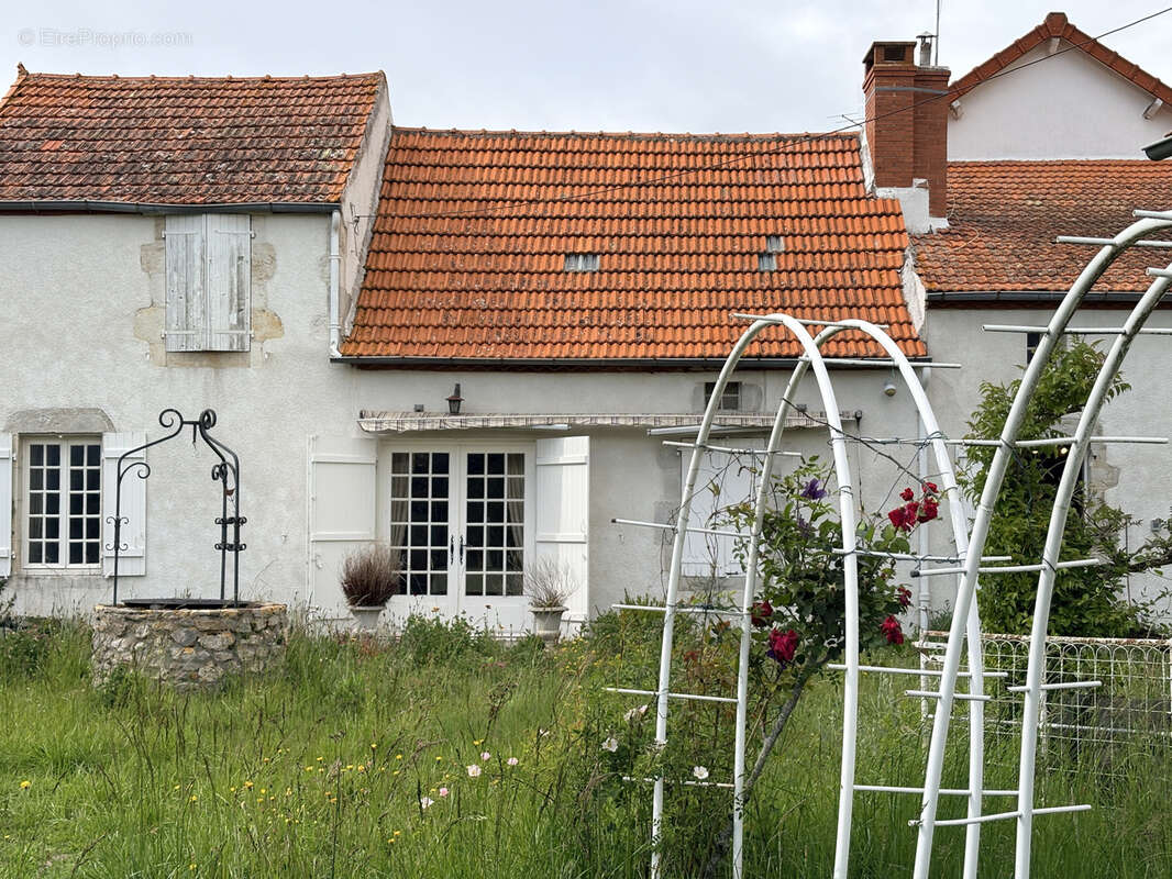 Maison à BELLENAVES