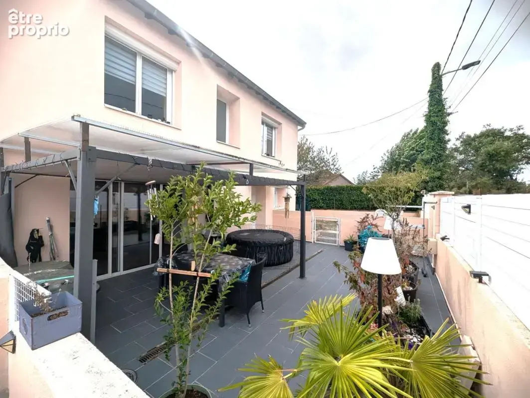 Maison 142 m² à Riorges  - photo 1