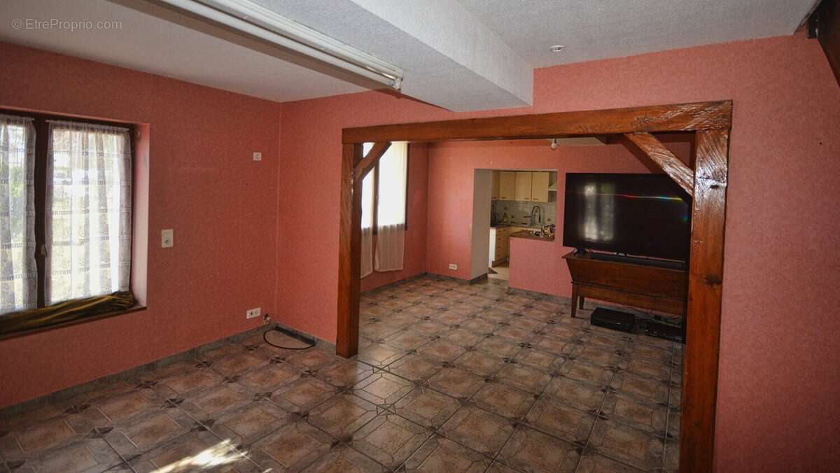 À VENDRE  Maison à rénover  Proche de toutes les commodités - photo 2