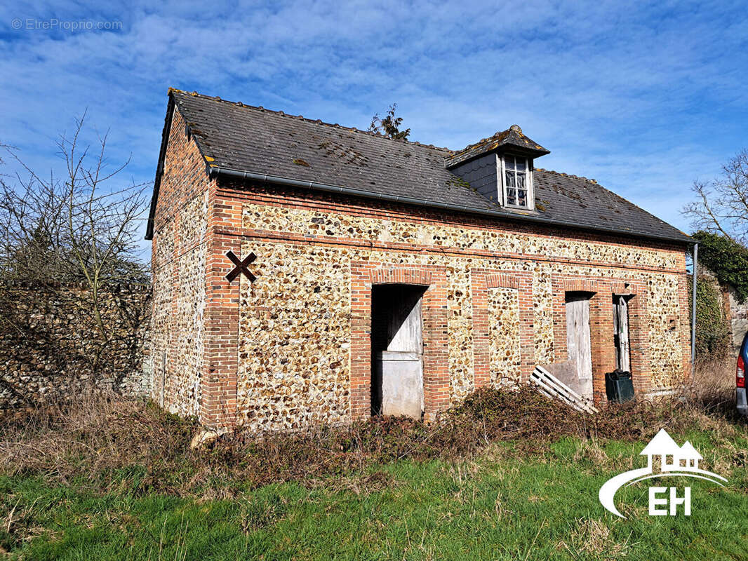 Maison de bourg a restaurer - photo 2