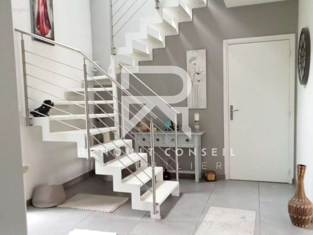 Maison à FONTAINE-SOUS-JOUY