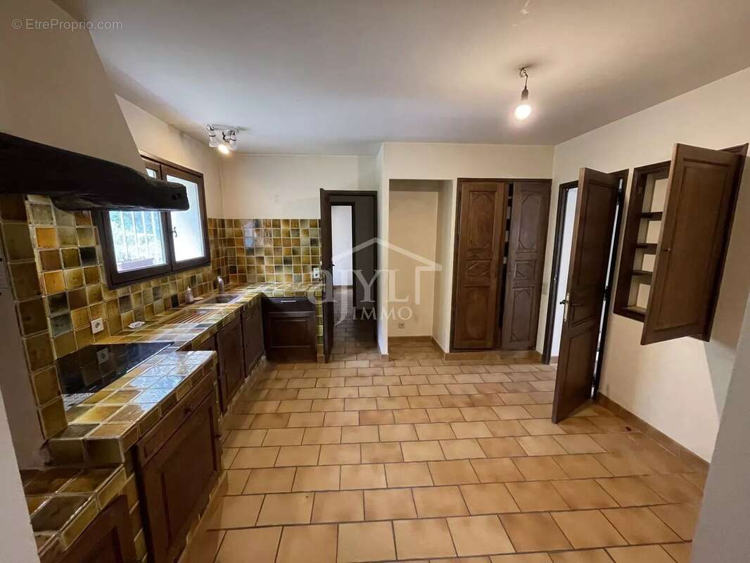Maison 6 pièces – 182 m² sur 1 HA de terrain clos – Vue dominante – Rognes - photo 10